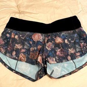 RARE Lululemon sz 4 shorts!